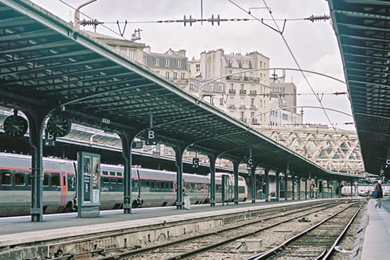Service de navette VTC entre l'Aéroport d'Orly et les Gares de Paris